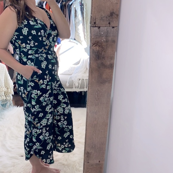 Tahari black floral pant jumpsuit; size 10 - Picture 4 of 8